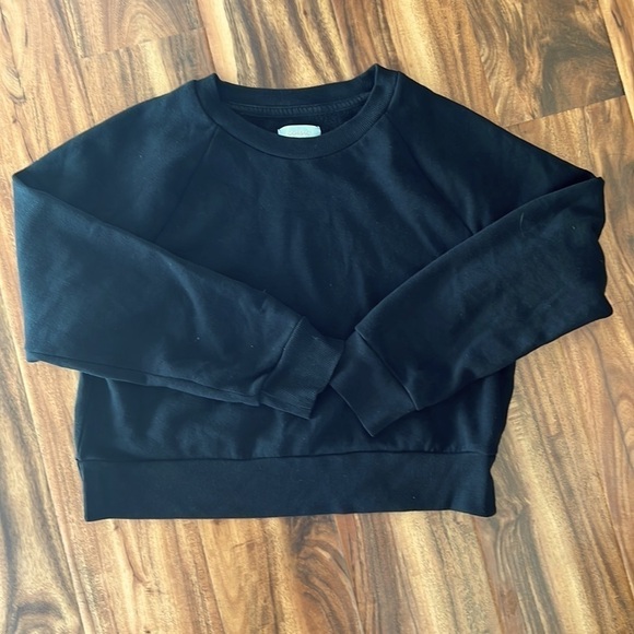 Colsie Youth Small Black Sweatshirt - Like New - Picture 1 of 3